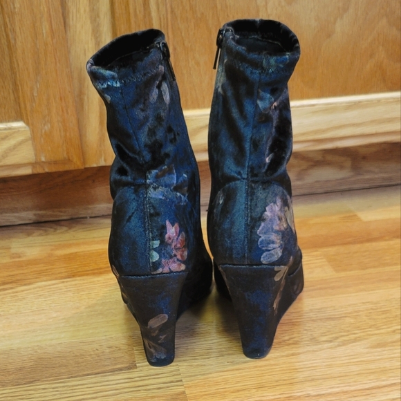 Report Randi Velvet Wedge Bootie - Picture 4 of 7